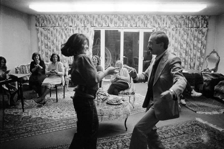 spontaneous family dance at intimate Indian wedding